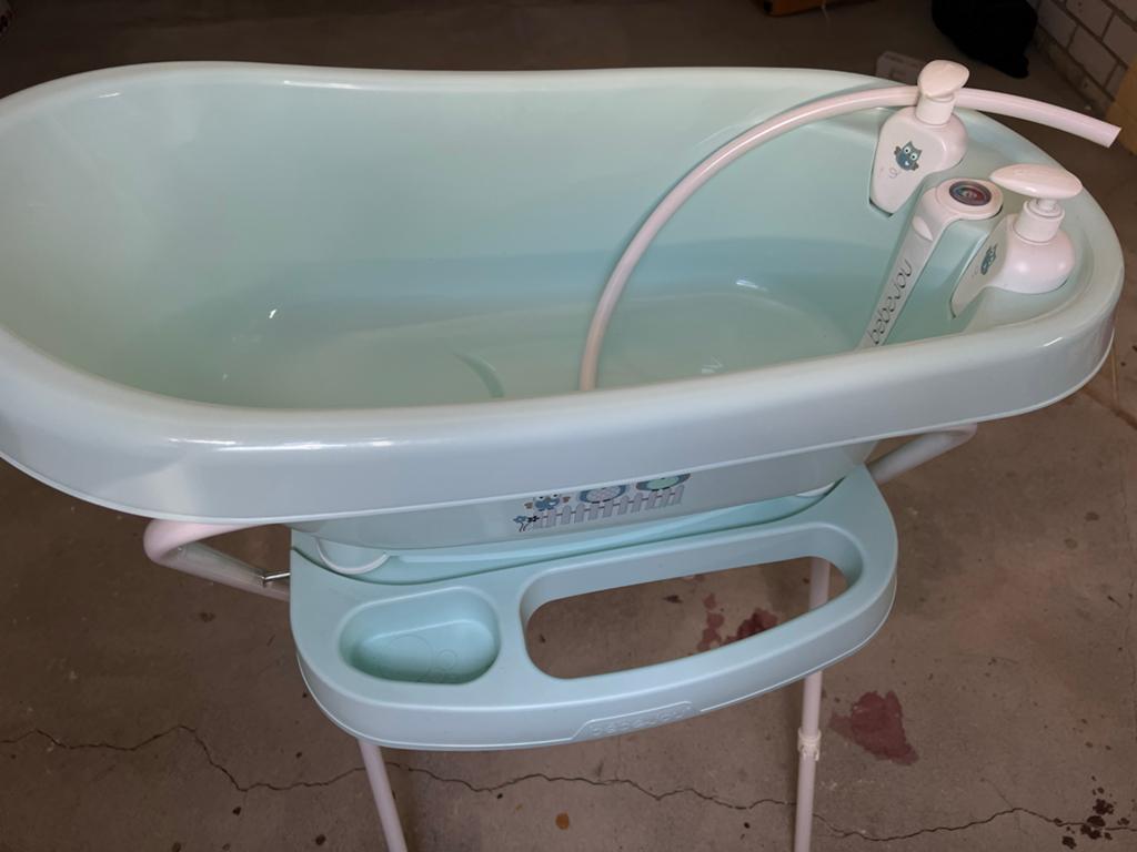 Babybadje met thermometer en standaard, Ophalen, Zo goed als nieuw, Badje, Overige merken