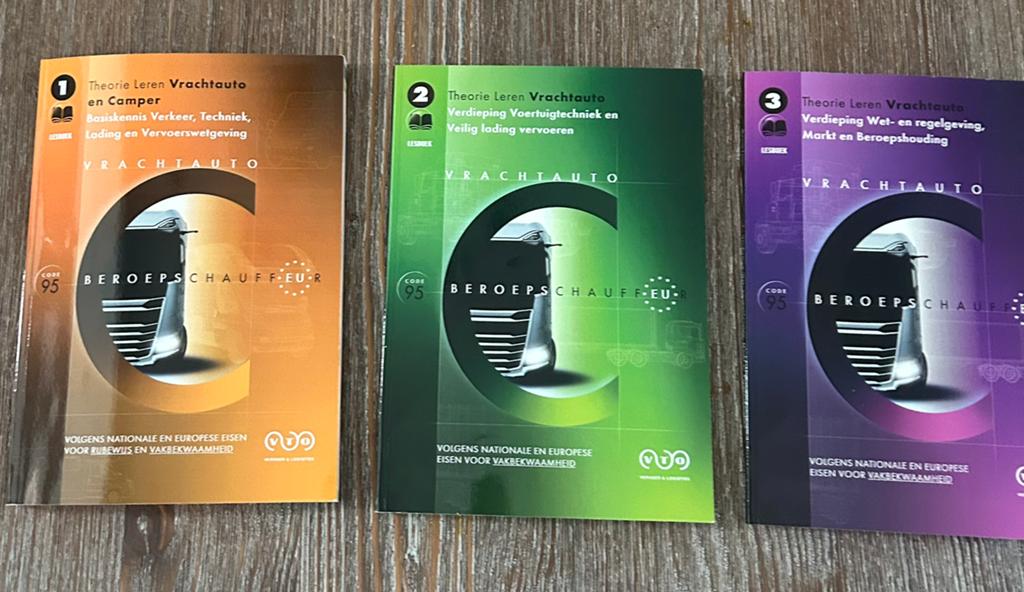 Vrachtwagen c theorie boeken, Ophalen of Verzenden, Zo goed als nieuw