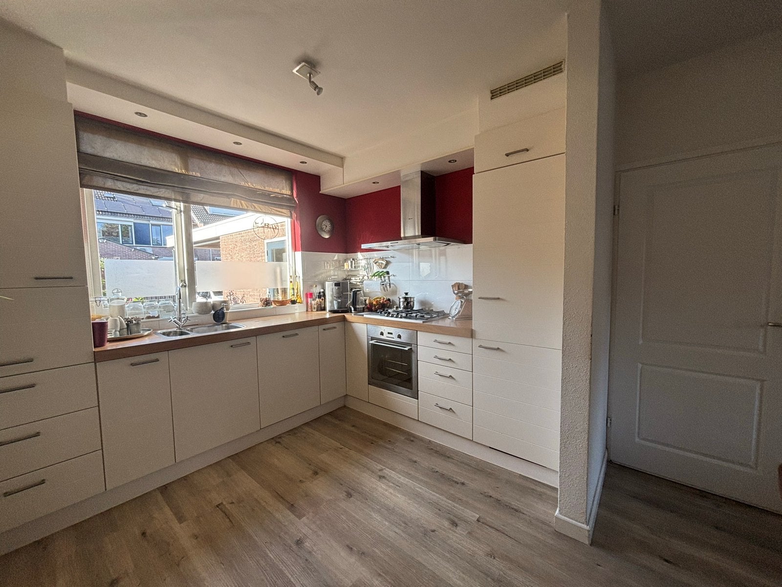 Complete hoekkeuken met inbouwapparatuur, Huis en Inrichting, Keuken | Complete keukens, Ophalen, Gebruikt, Hoekkeuken, Kunststof