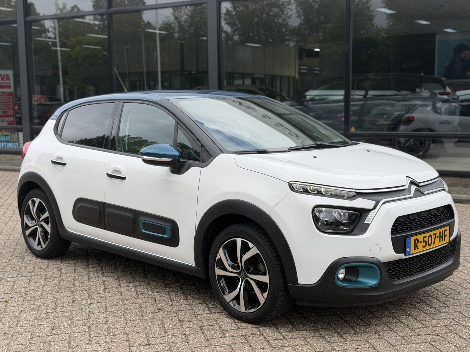 Citroën C3 110pk Shine Automaat | Trekhaak | Navigatie | Ca, Dealer onderhouden, Gebruikt, 1199 cc, 450 kg