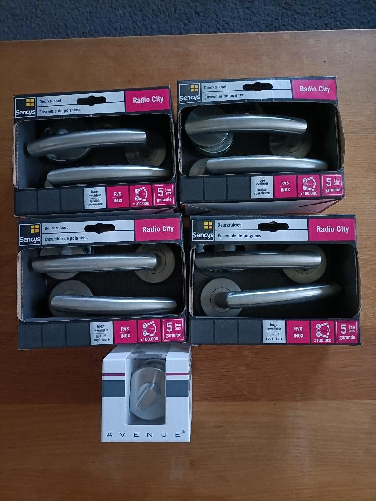 4 sets deurklinken Radio City en toilet/badkamer slot Avenue, Doe-het-zelf en Verbouw, Hang- en Sluitwerk, Ophalen of Verzenden