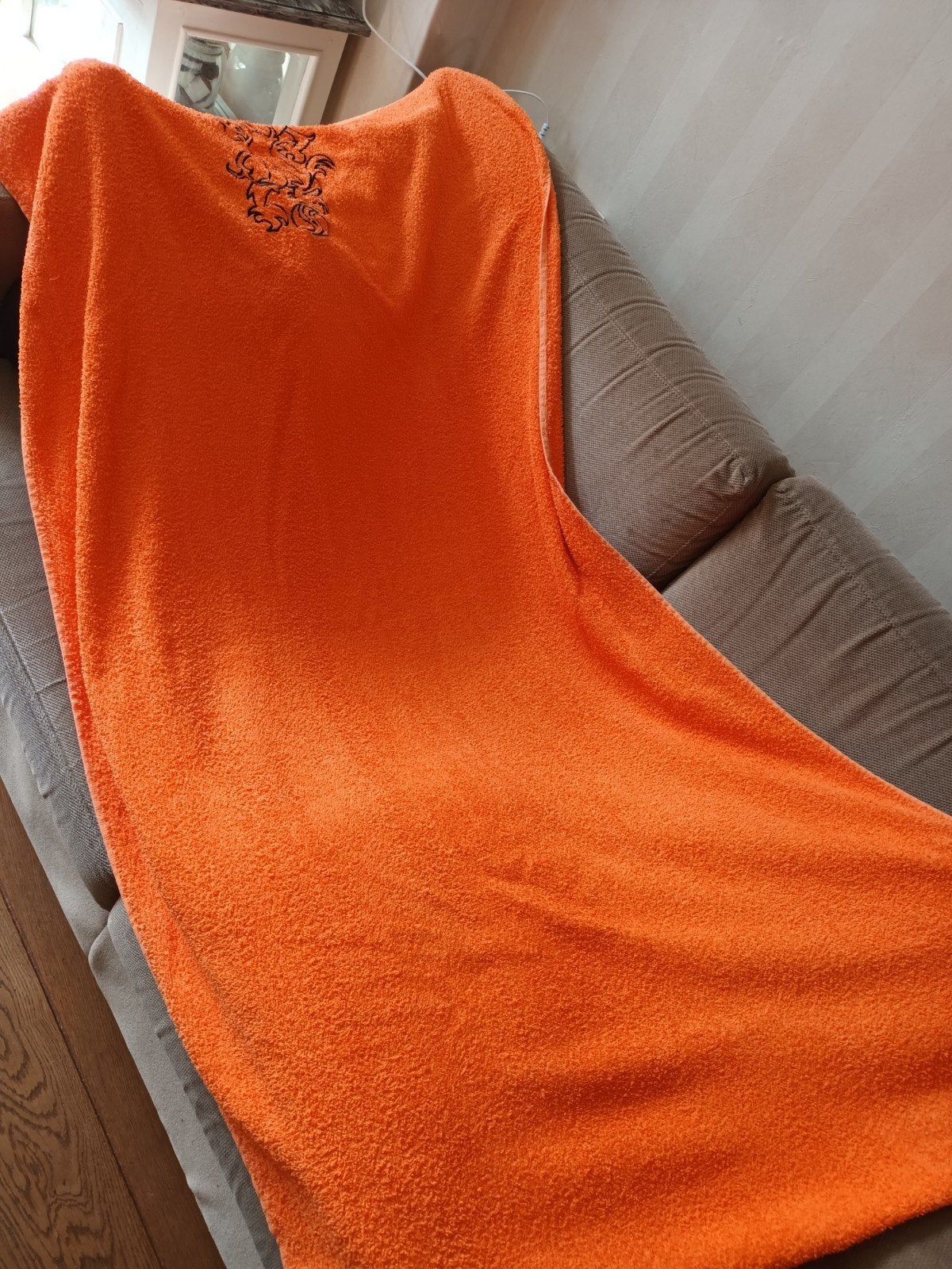 Oranje badlaken met Nederlandse leeuw - 150cm, Ophalen of Verzenden, Gebruikt, Oranje, Badlaken