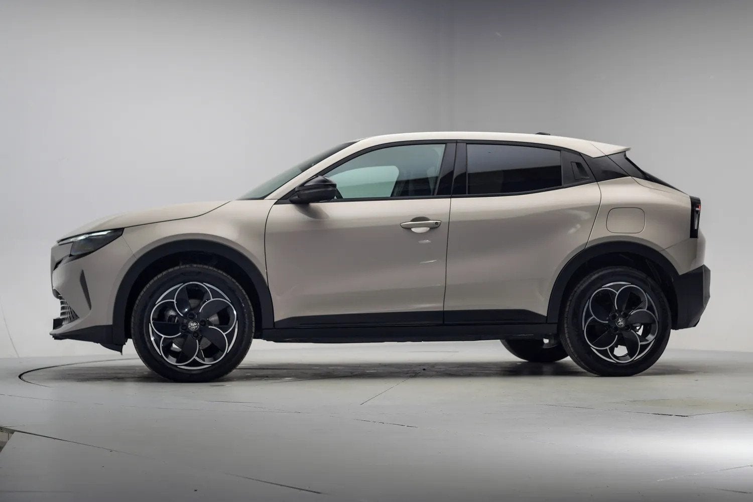 Alfa Romeo Junior Elettrica 54kWh [ LED Apple/Android Adapt., Automaat, 0 cilinders, Gebruikt, SUV of Terreinwagen