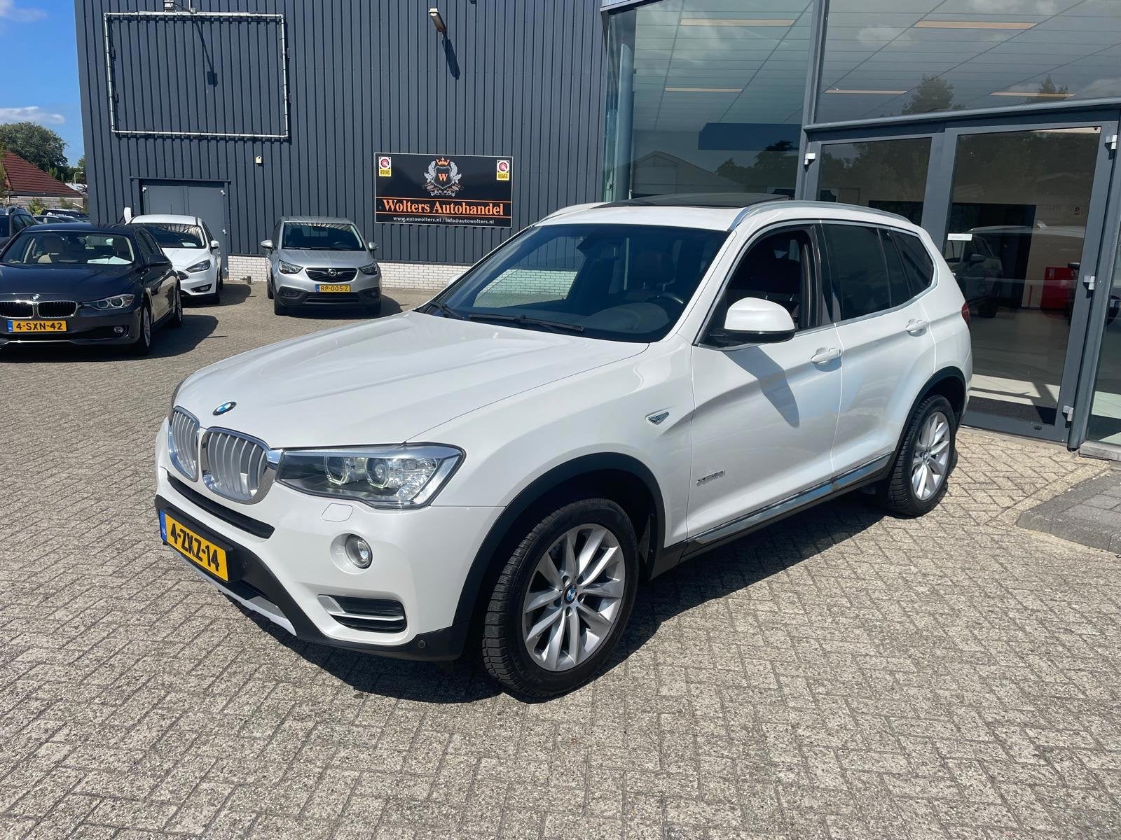BMW X3 XDrive20i M High Executive, Auto's, Automaat, Dealer onderhouden, Gebruikt, Euro 6