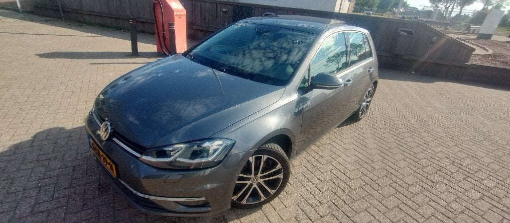 Volkswagen Golf 1.5 TSI 150pk 7-DSG 2017 Grijs, 1498 cc, 4 cilinders, Alcantara, 149 pk