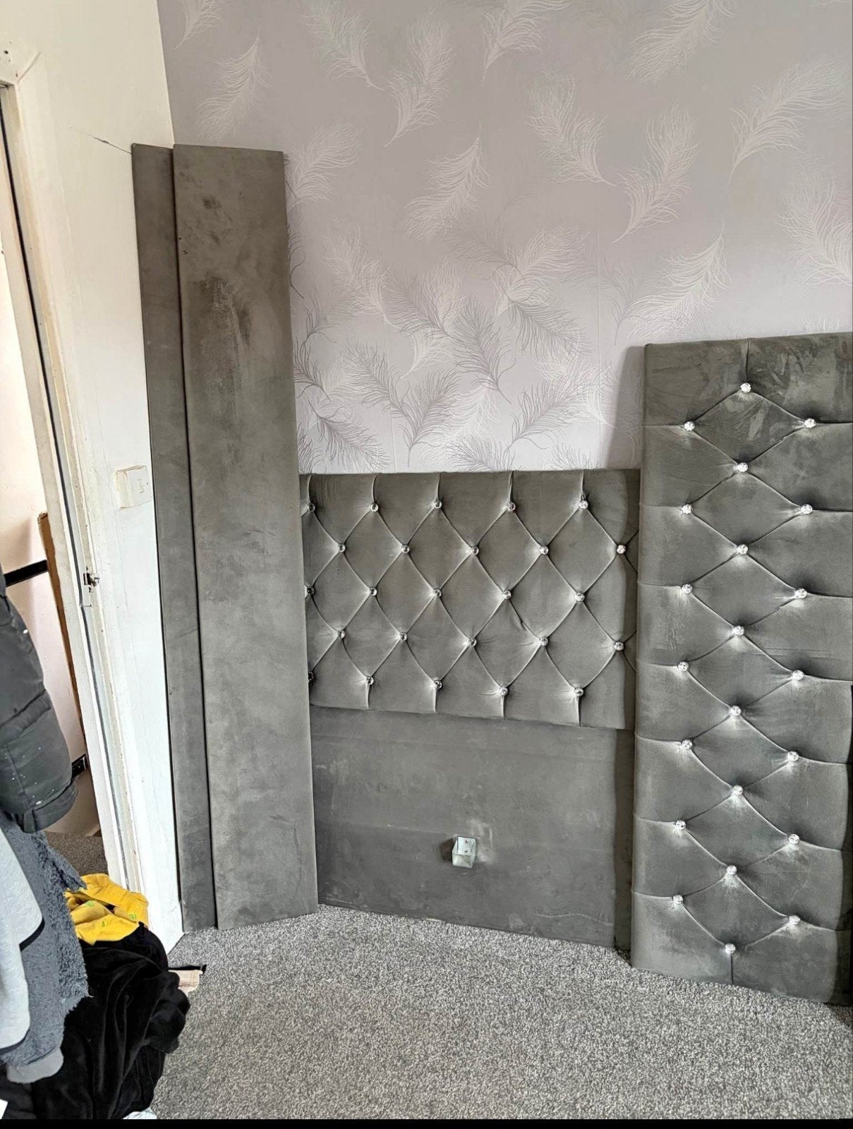 Nieuw bed met gestoffeerd hoofdbord, Ophalen of Verzenden, Nieuw