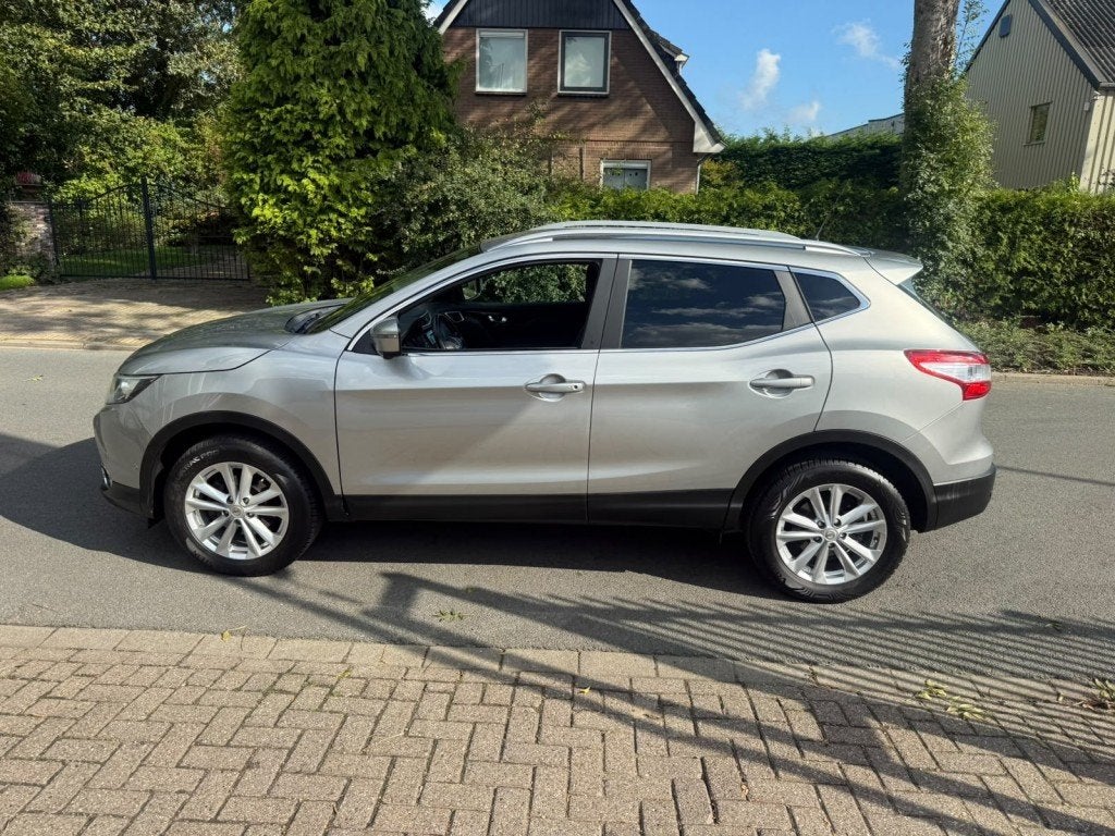 Nissan QASHQAI 1.6 Tekna/camera/trekhaak/cruise control/ECC/, Voorwielaandrijving, 1618 cc, Gebruikt, 4 cilinders