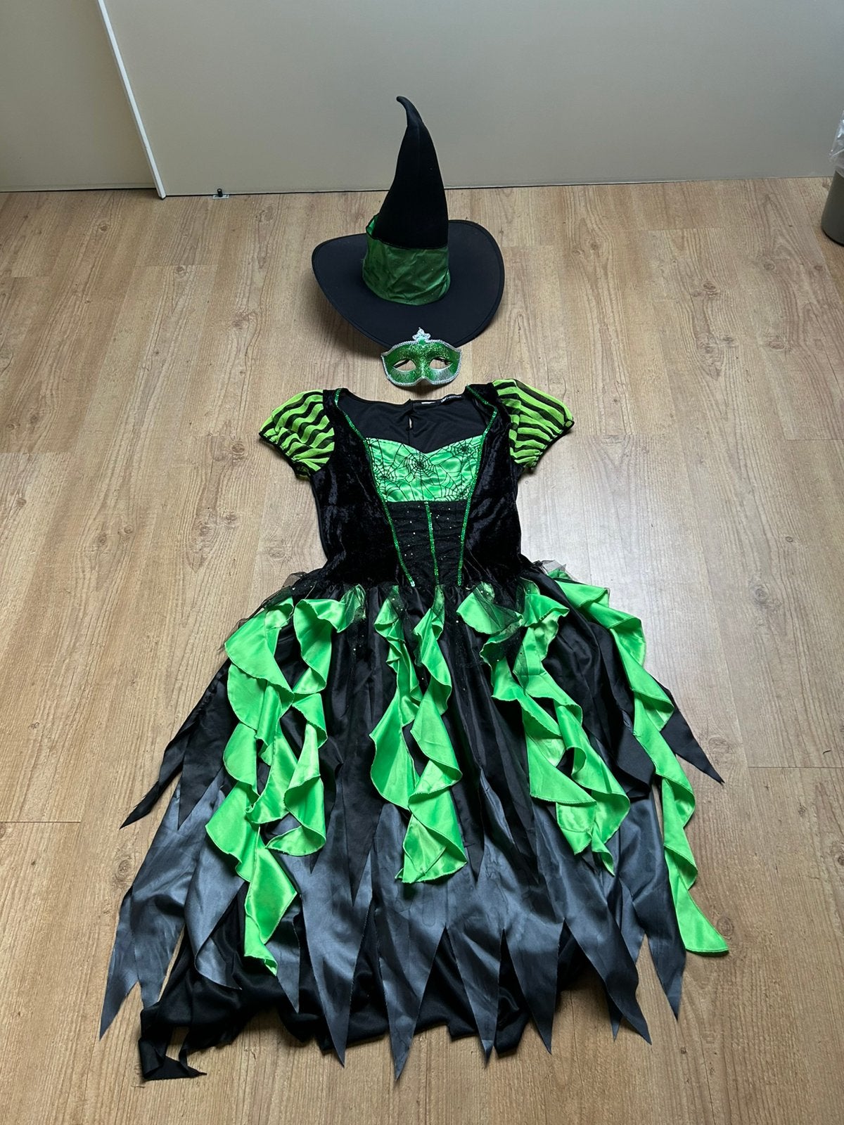 Heksenjurk met hoed en masker, Kleding | Dames, Carnavalskleding en Feestkleding, Ophalen of Verzenden, Zo goed als nieuw, Maat 38/40 (M)