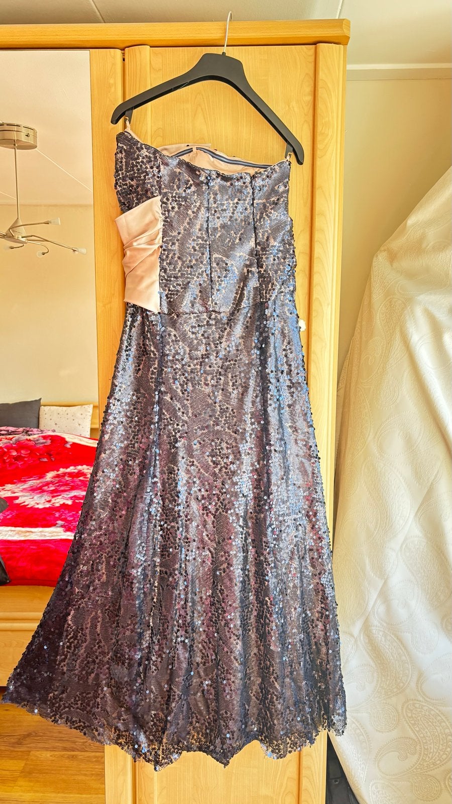 Prachtige Galajurk met Pailletten en Roze Strik, Kleding | Dames, Jurken, Maat 38/40 (M), Overige kleuren, Ophalen of Verzenden