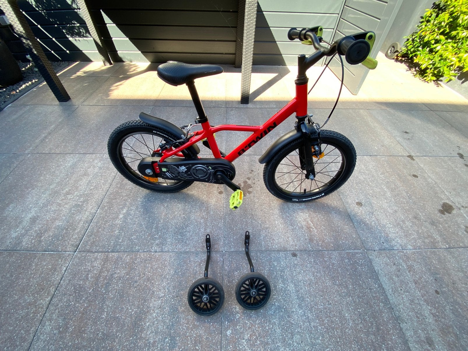 Btwin rode kinderfiets 16 inch, Ophalen, Zijwieltjes, 16 tot 20 inch, Velgrem