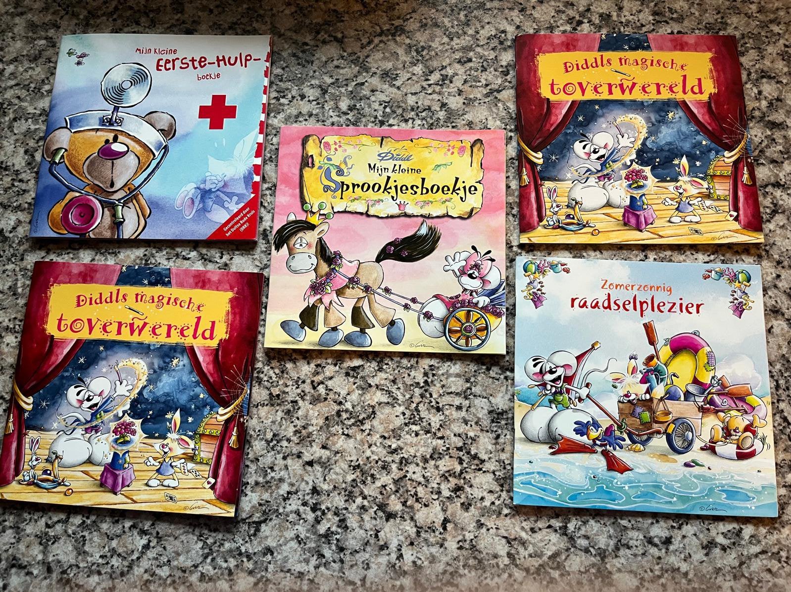 Diddl boeken, Ophalen of Verzenden, Verschillende figuren, Zo goed als nieuw, Papier, Kaart of Schrift