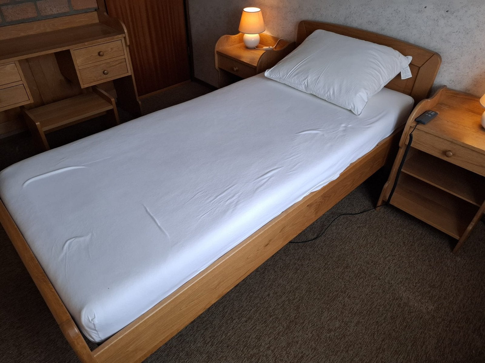 1-persoonsbed met 2 nachtkastjes, Huis en Inrichting, Ophalen, Zo goed als nieuw, Eenpersoons