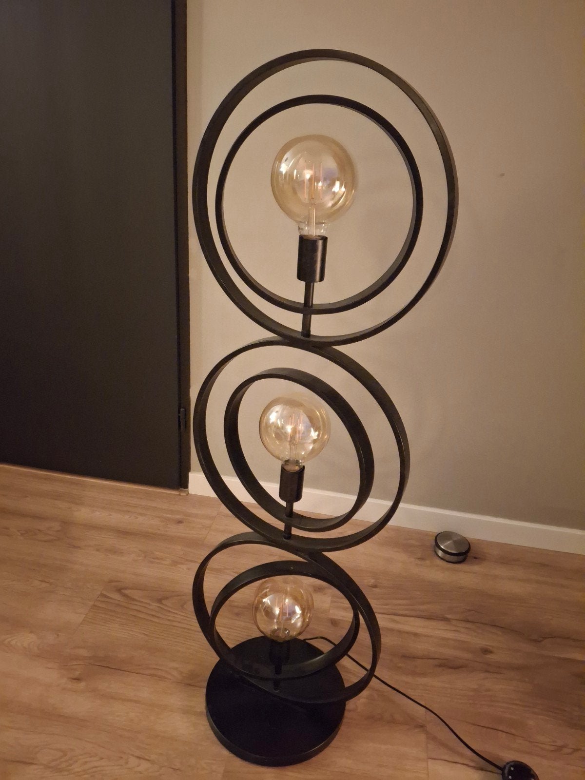 Moderne vloerlamp met 3 ringen en E27 fittingen, Ophalen, Modern, Industrieel, E27 (groot), Zo goed als nieuw