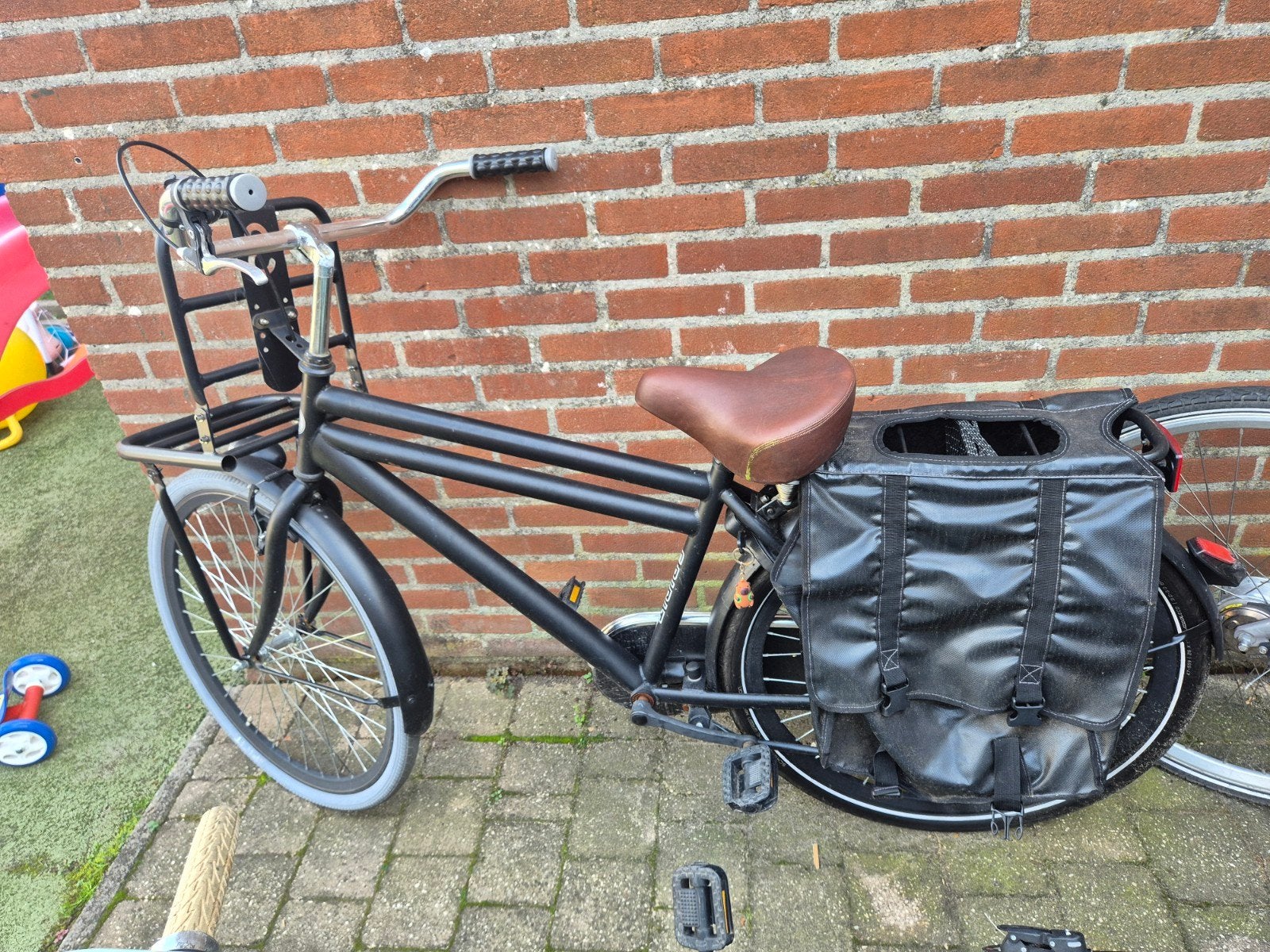 Leuke jongensfiets 26 inch met voordrager en fietstassen, Gebruikt, Velgrem, Minder dan 49 cm, Ophalen