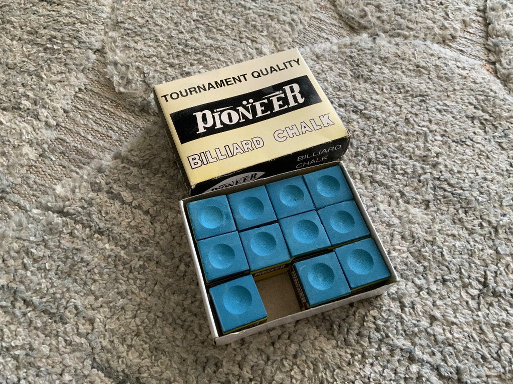 Doosje billiard chalk (1 eruit, nog 11 stuks), Sport en Fitness, Ophalen of Verzenden, Zo goed als nieuw, Overige typen