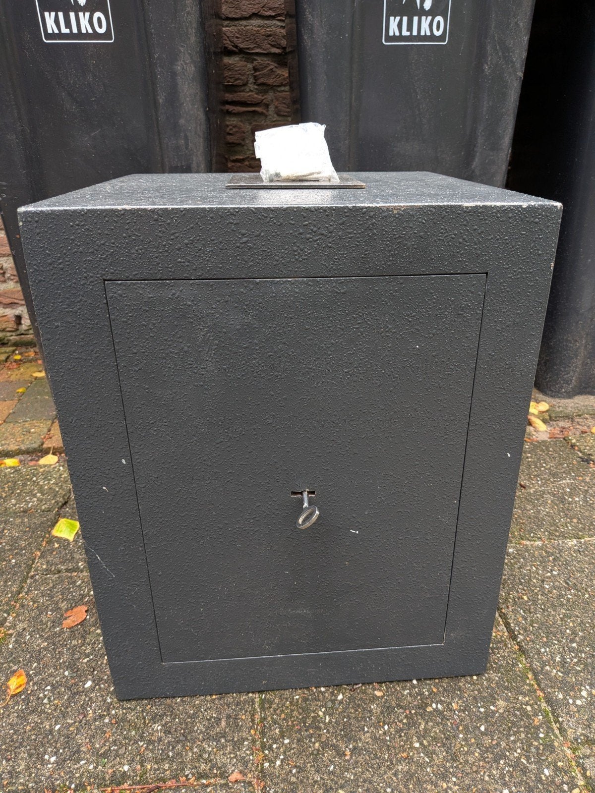 Inbraakwerende kluis - met bevestigingsmateriaal, Ophalen