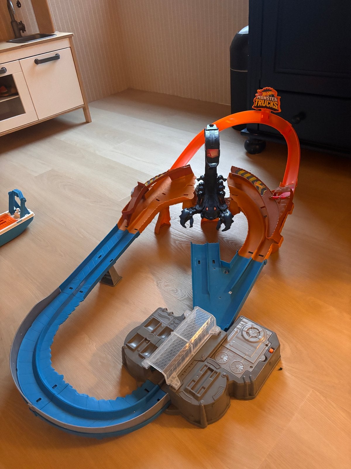 Hot Wheels Monster Trucks Racebaan met schorpioen, Ophalen of Verzenden, Hot Wheels, Elektrisch, Racebaan