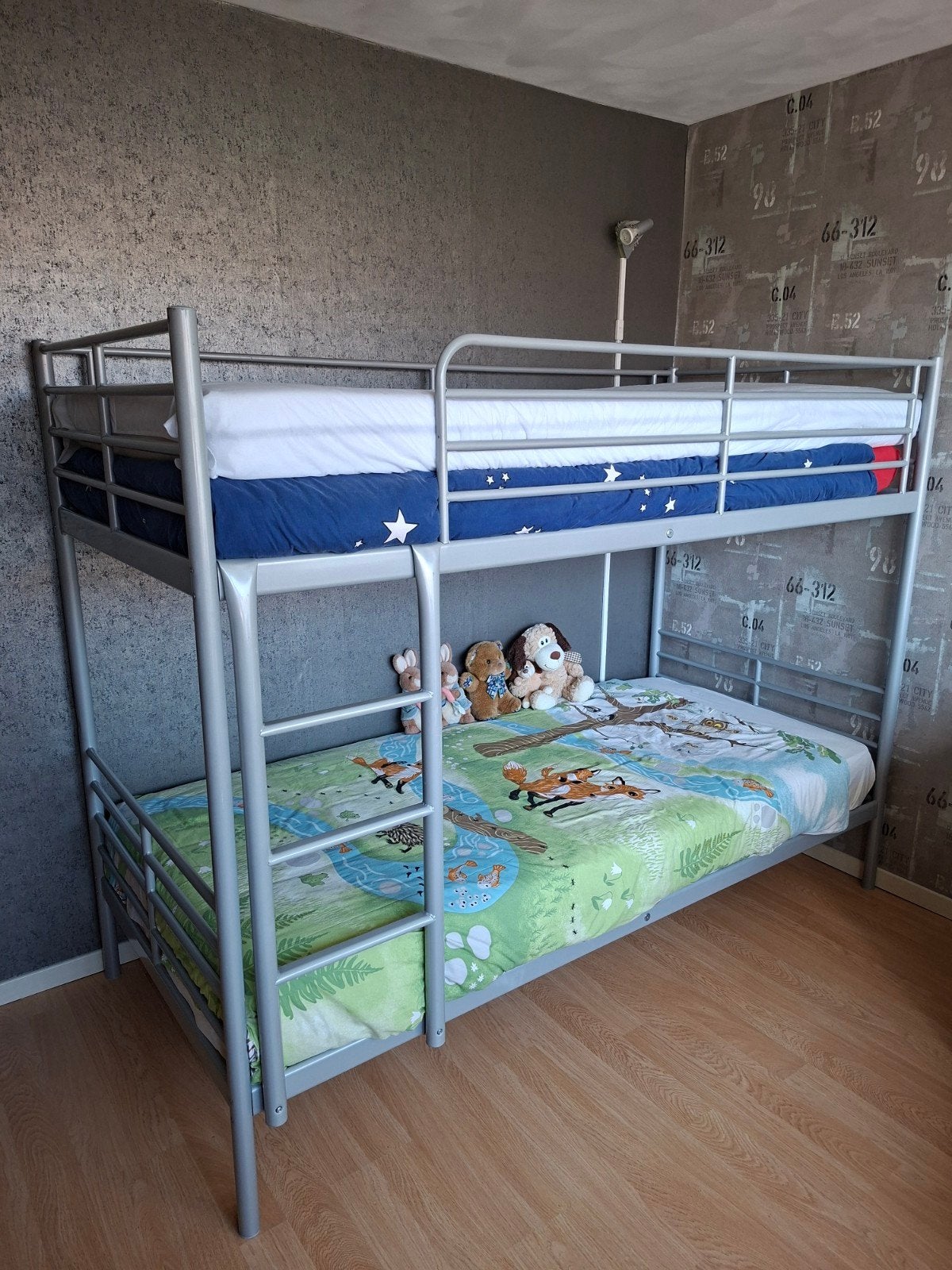 Tekoop: metalen stapelbed, izgst met 3 goede matrassen., Ophalen, 90 cm, 160 tot 180 cm, Tweepersoons