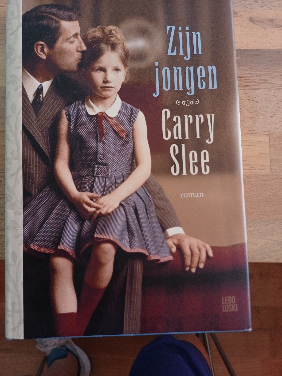 Carry Slee - Zijn jongen. Volwassen roman, Ophalen of Verzenden, Zo goed als nieuw, Carry Slee