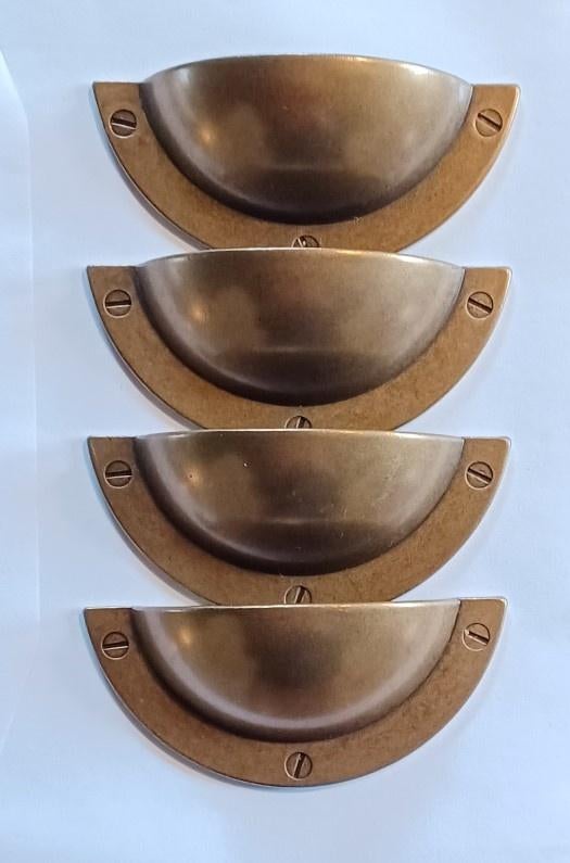 Vier schelpen van brons, Overige materialen, Minder dan 50 cm, 1 of 2 laden, Nieuw