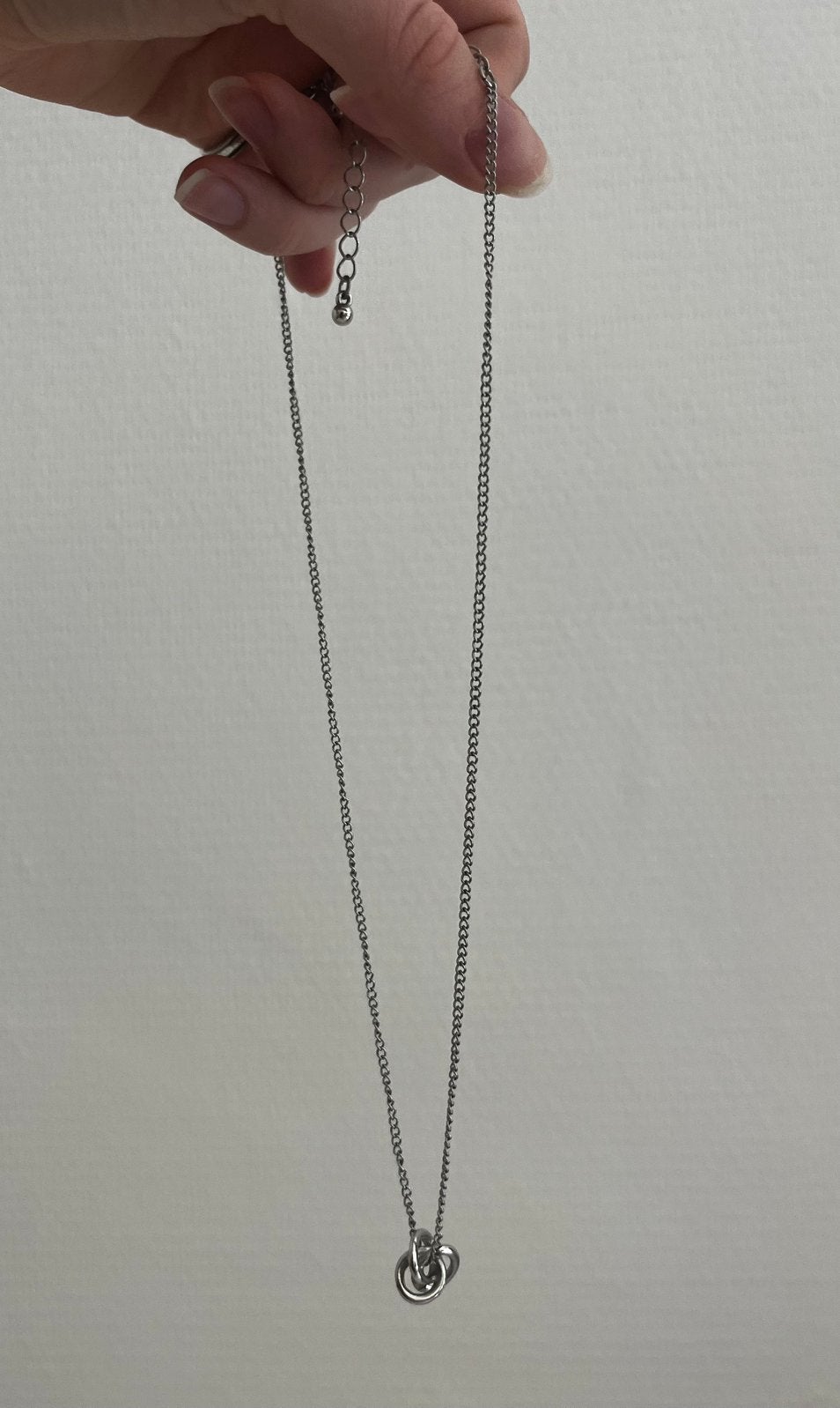 Zilveren ketting met knoop hanger, Ophalen, Zo goed als nieuw, Zilver, Overige materialen