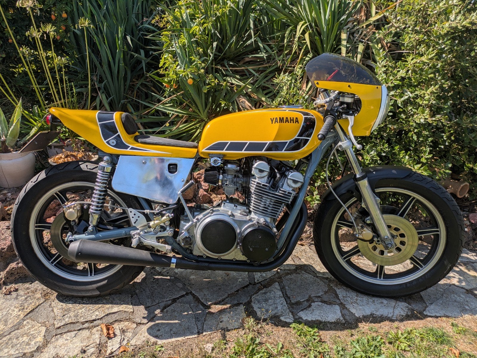Yamaha XS750 caferacer Oldtimer Restomod., 750 cc, Occasion, 3 cilinders, Sport