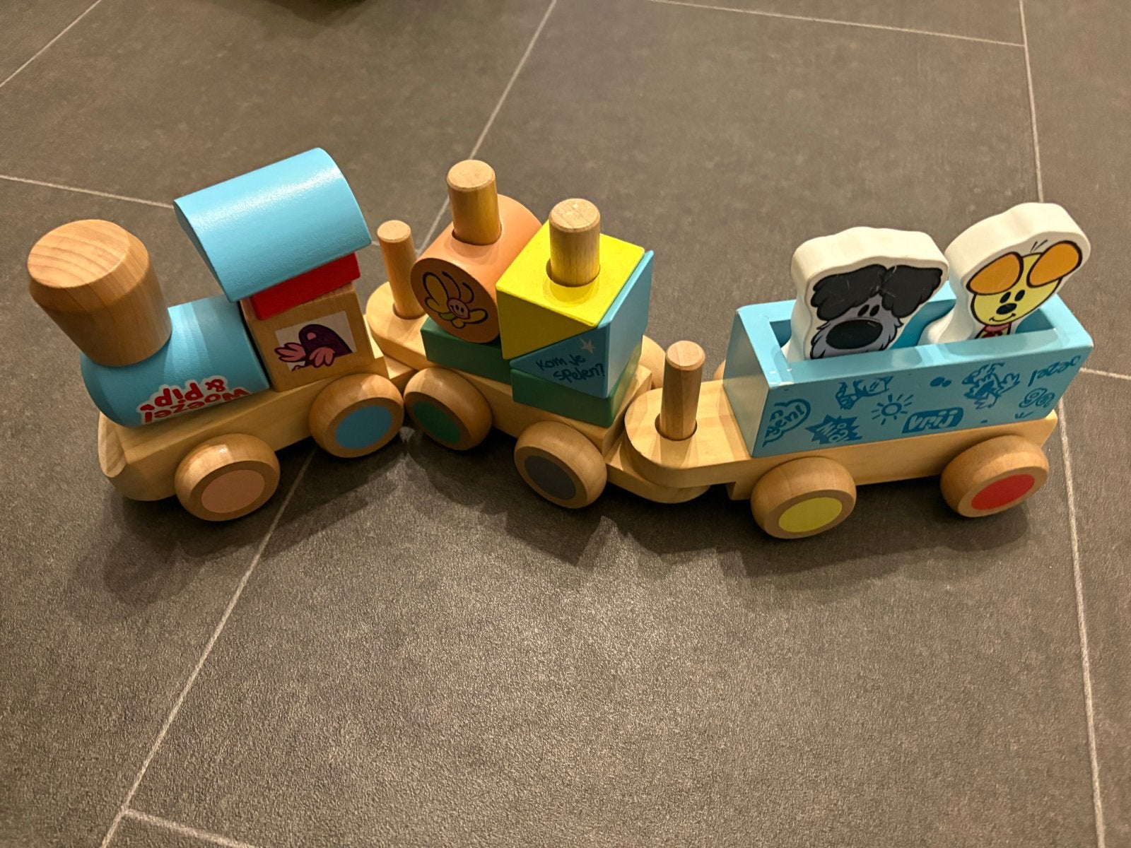 Houten Woezel en Pip trein met figuren, Ophalen of Verzenden, Zo goed als nieuw, Overige typen, Met wieltjes