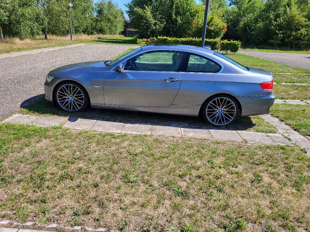 BMW 325i Coupé Aut | 3.0 6-cilinder | Leder | Panoramadak, Auto's, Automaat, 745 kg, Achterwielaandrijving, Beige