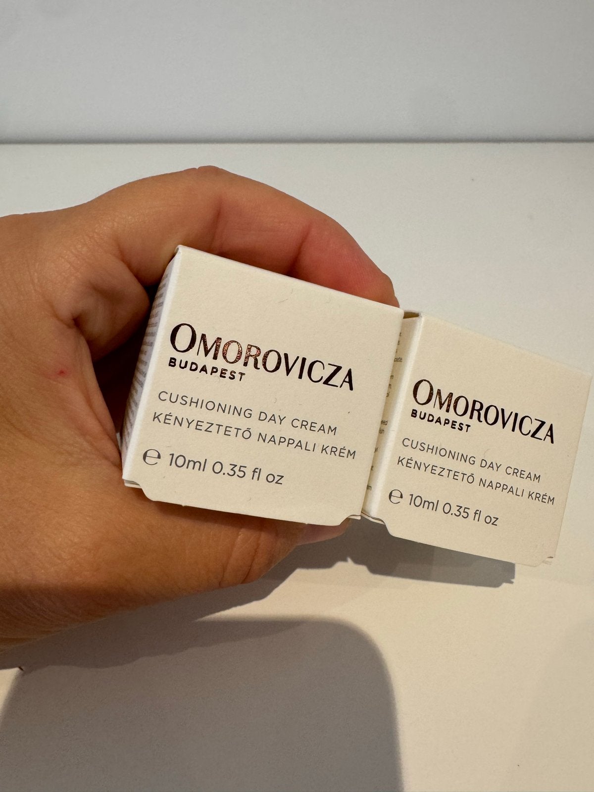 Omorovicza Cushioning Day Cream - 2x10ml Nieuw, Ophalen of Verzenden, Nieuw, Gehele gezicht, Verzorging