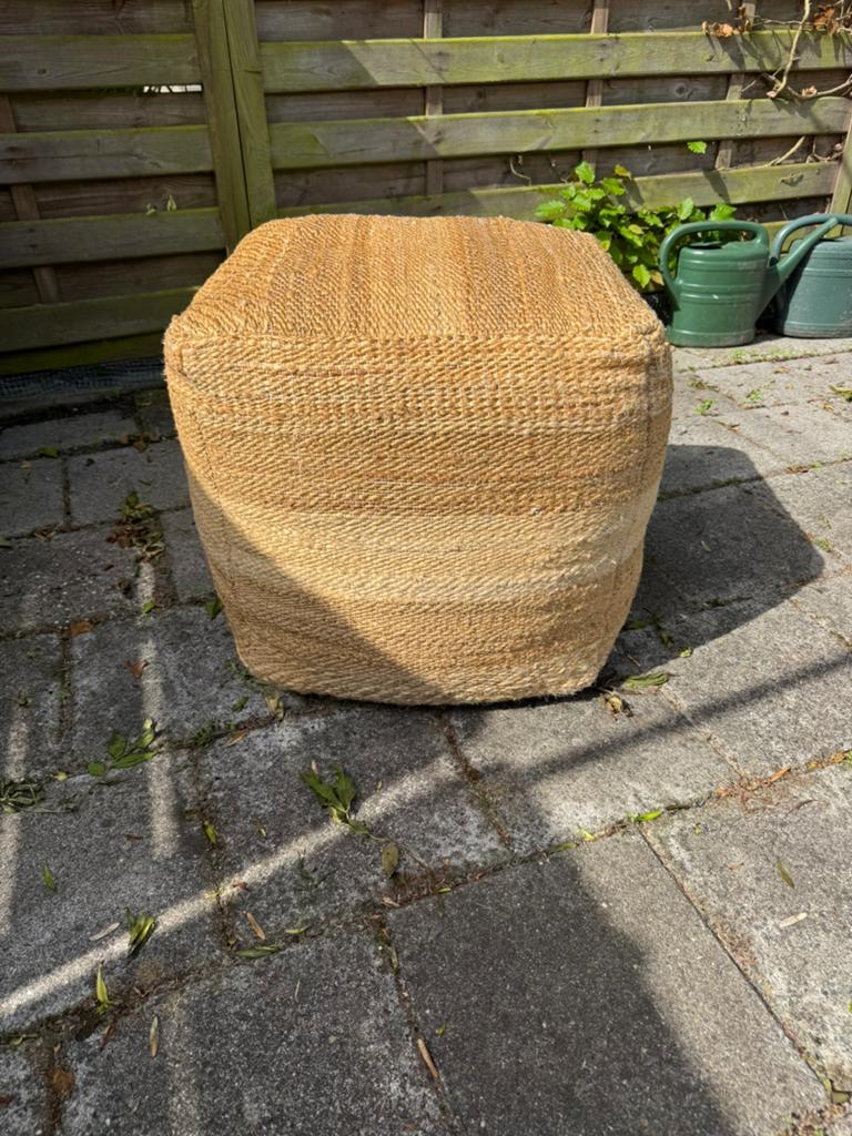 Poef jute heel  mooi €35, Huis en Inrichting, Ophalen, Riet of Rotan, Zo goed als nieuw, 50 tot 75 cm