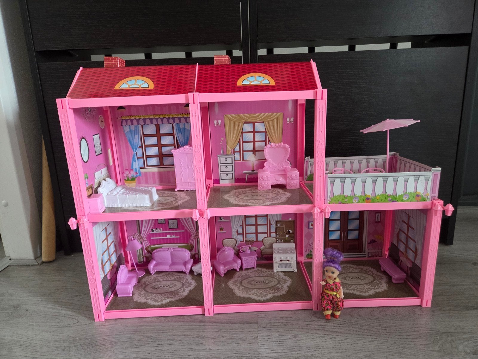 Roze Poppenhuis met Meubels en Pop, Ophalen, Gebruikt, Poppenhuis