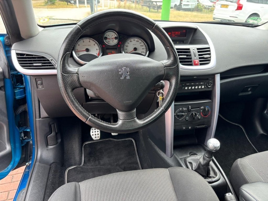 Peugeot 207 CC 1.6 VTi Première airco nette cabiolet!, 15 km/l, Gebruikt, 4 cilinders, Cabriolet