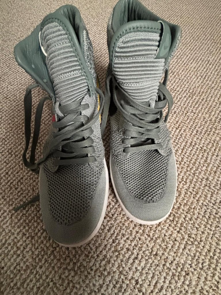 Jordan 1 Retro High Flyknit Clay Green maat 43, Ophalen, Overige kleuren, Nike Air Jordan, Sneakers of Gympen