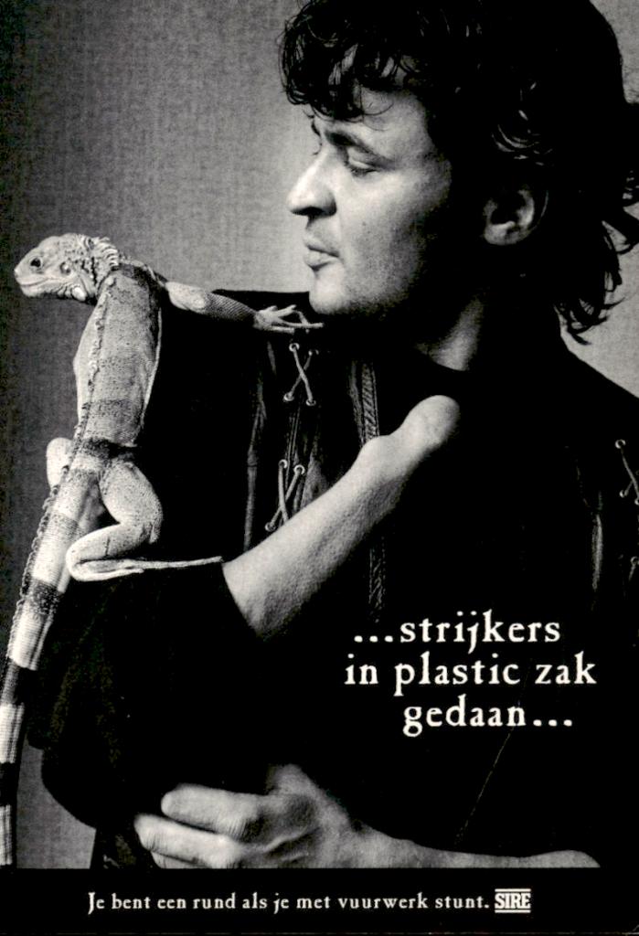 fotokaart, strijkers in plastic zak gedaan...., Verzenden, 1980 tot heden, Ongelopen, Overige thema's
