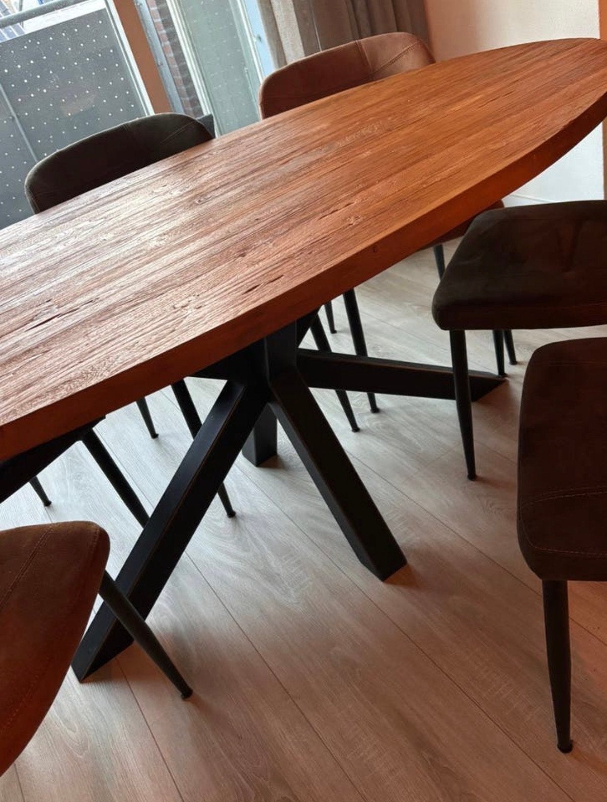 Ovale eettafel van teakhout met metalen onderstel, Ophalen, 100 tot 150 cm, Teakhout, Zo goed als nieuw
