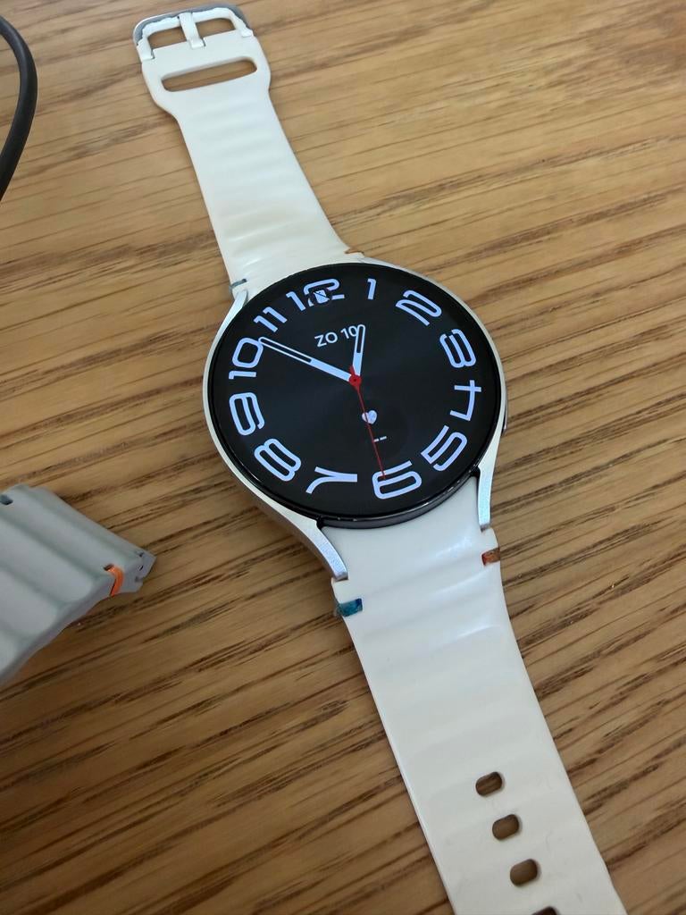 Samsung Galaxy Watch 6 Classic 44mm - Zilver met bandjes, Sieraden, Tassen en Uiterlijk, Smartwatches, Ophalen, Hartslag, Zo goed als nieuw