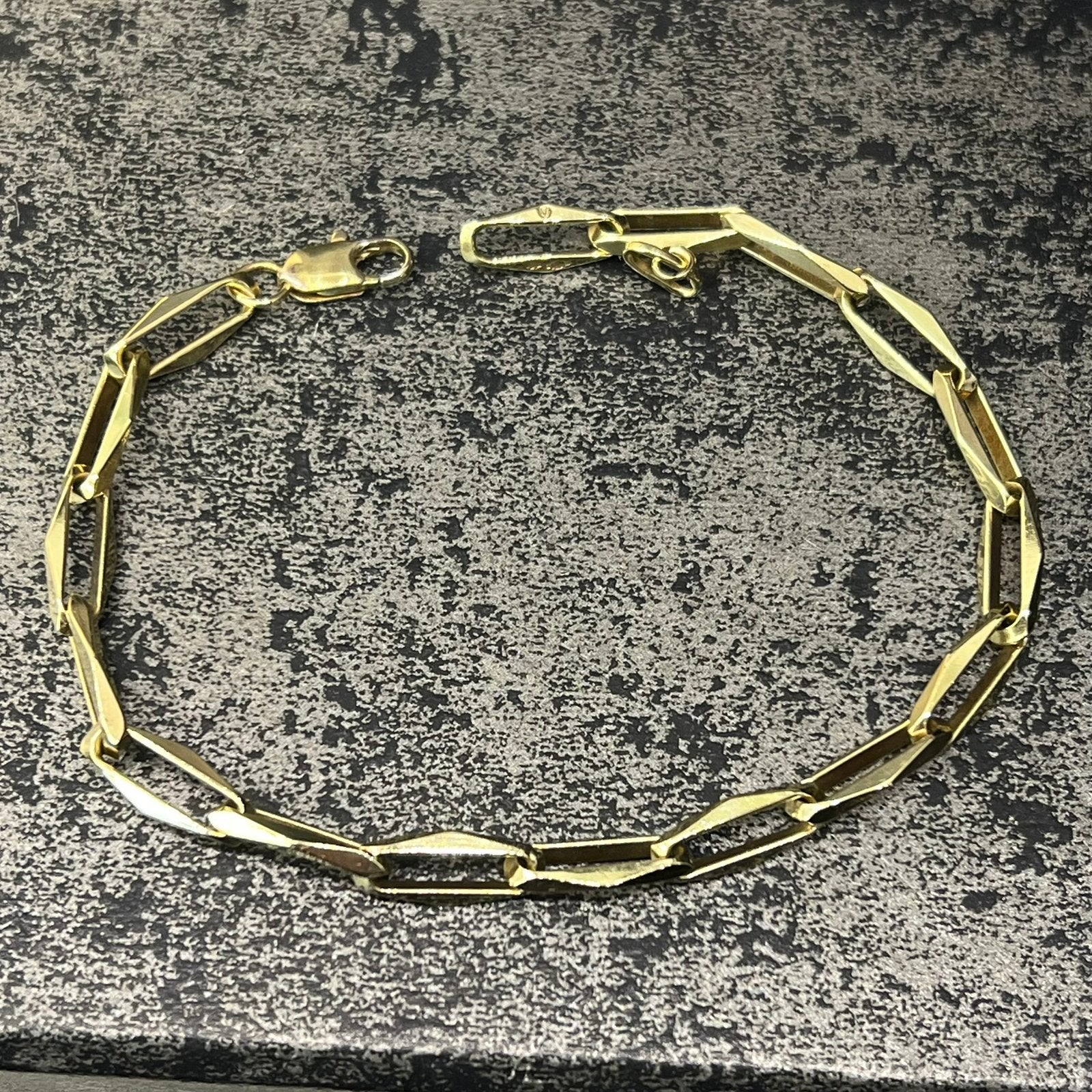 14 karaat gouden armband massief 13 gram closed forever, Ophalen of Verzenden, Zo goed als nieuw, Goud