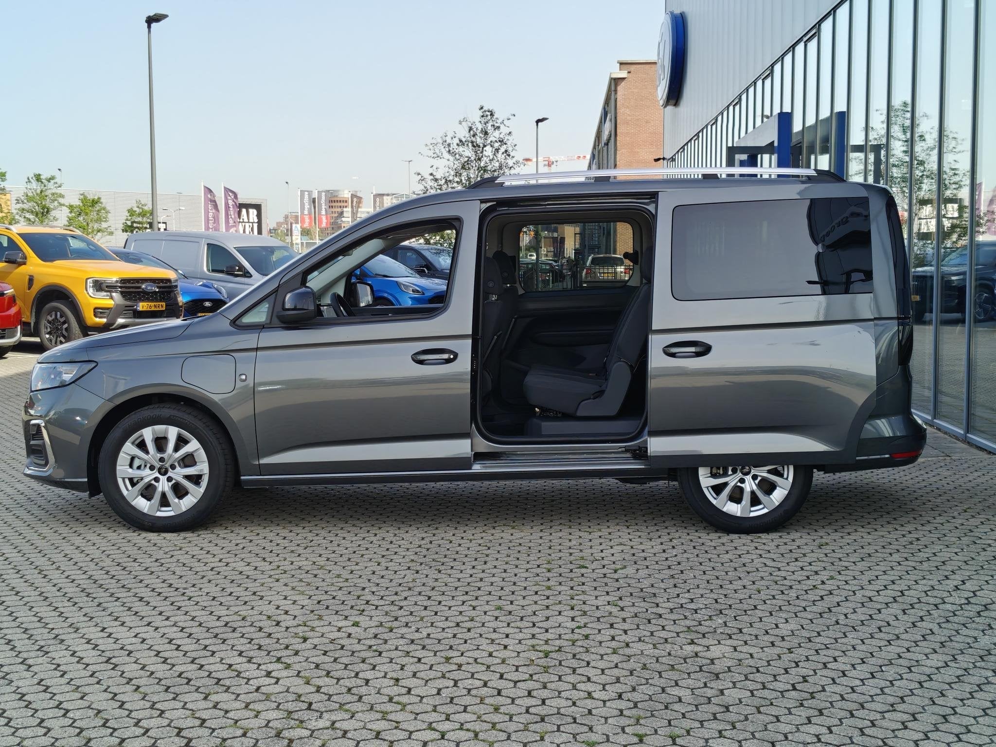 Ford Tourneo Connect Titanium 1.5 PHEV 7 persoons, Auto's, Ford, Gebruikt, 4 cilinders, 150 pk, 7 stoelen