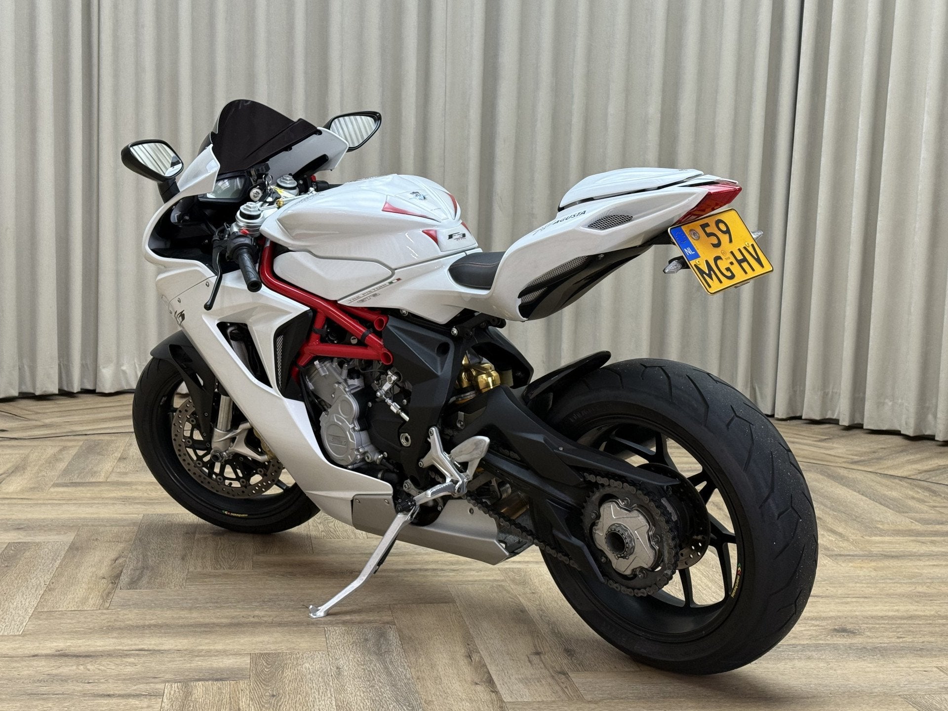 MV Agusta F3 675 128 PK GPR Uitlaat / Carbon / Seat Cover, 675 cc, Lange Vonder                                16
5741TT  BEEK EN DONK            , NL