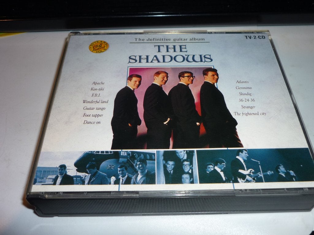 The Shadows - The Definitive Guitar Album (2CD), Ophalen of Verzenden, Zo goed als nieuw, Verzamelalbum, Inclusief doosje