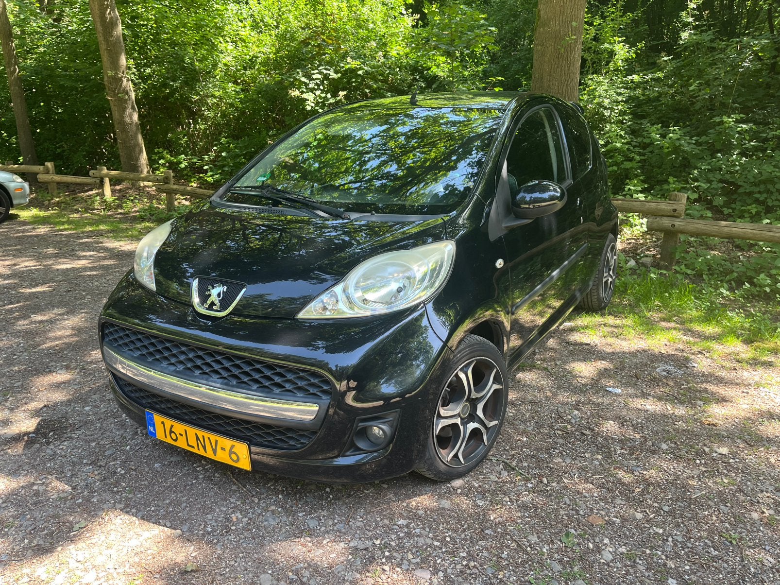Peugeot 107 1.0 12V 3DR 2010 Zwart urban move, Voorwielaandrijving, Zwart, 4 stoelen, Origineel Nederlands