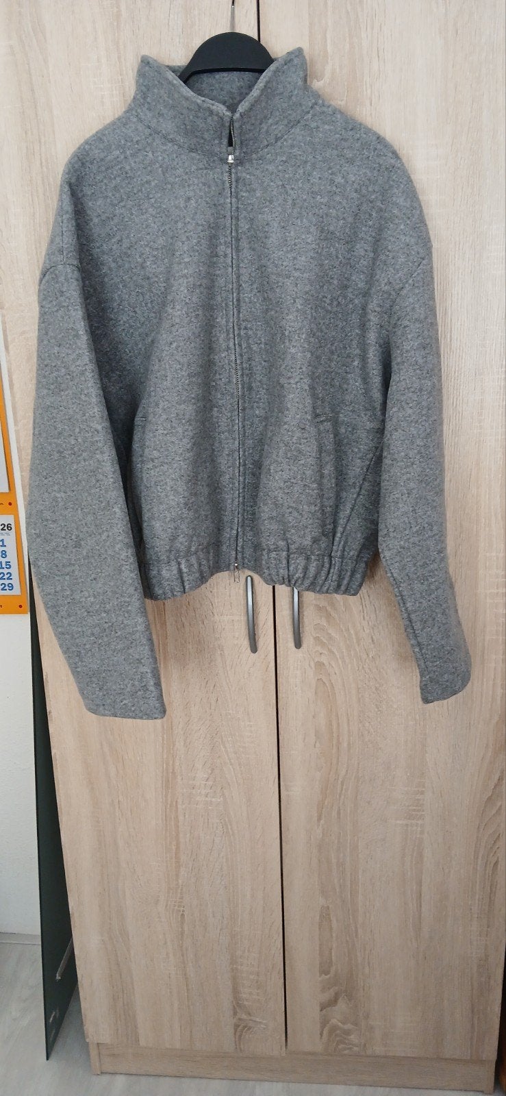 Nieuw grijs zara bomber jasje mt L
Nieuw prijs 32.95 e, Zara, Nieuw, Ophalen of Verzenden, Jasje