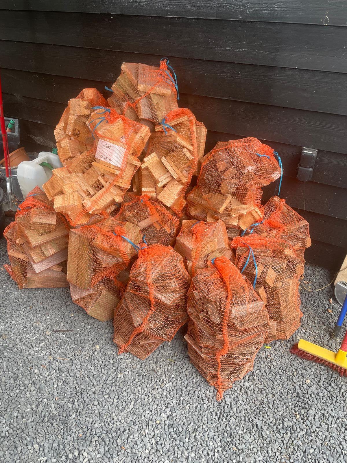 Zakken met blokjes hout, Minder dan 3 m³, Ophalen