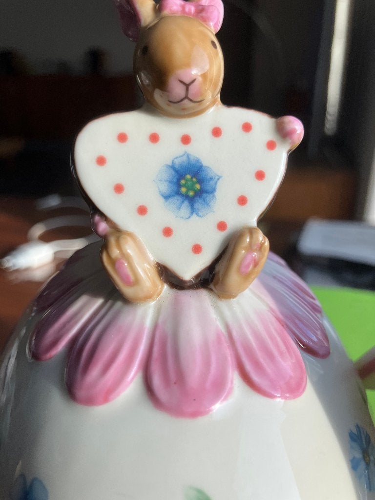 Villeroy & Boch Haasje op groot ei met hartje in luxe doos., Ophalen, Nieuw