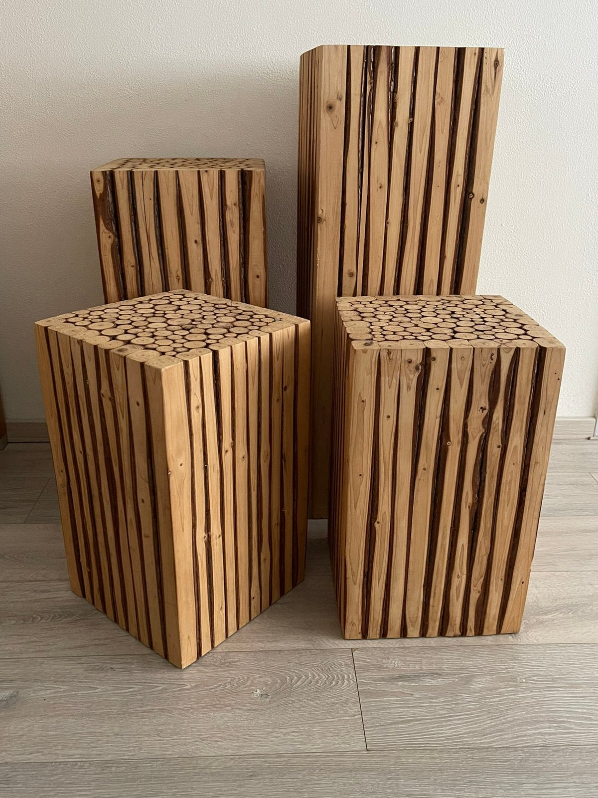 4 delig houdt zuilen (plaren )met 4 st Bloemstukken, Huis en Inrichting, Woonaccessoires | Zuilen en Pilaren, Ophalen, Zo goed als nieuw