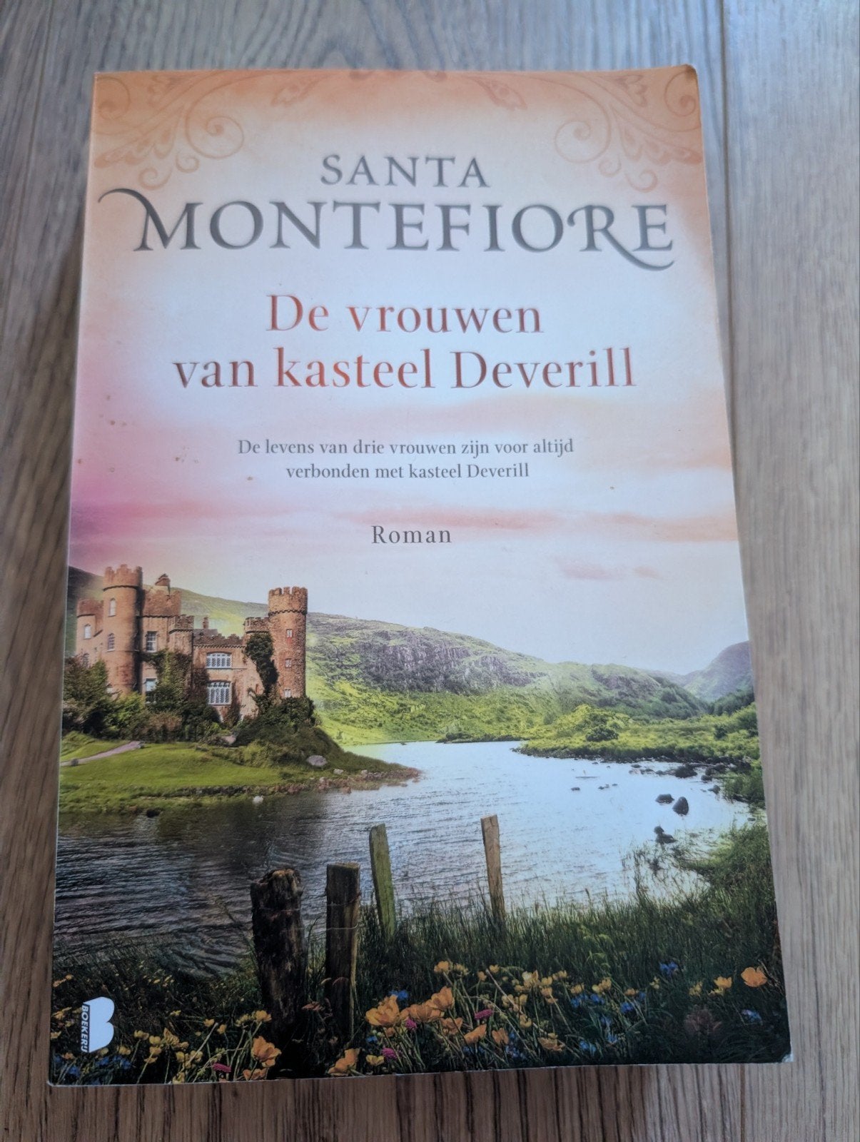 De vrouwen van kasteel Deverill - Santa Montefiore, Ophalen of Verzenden, Zo goed als nieuw, Santa Montefiore, Nederland