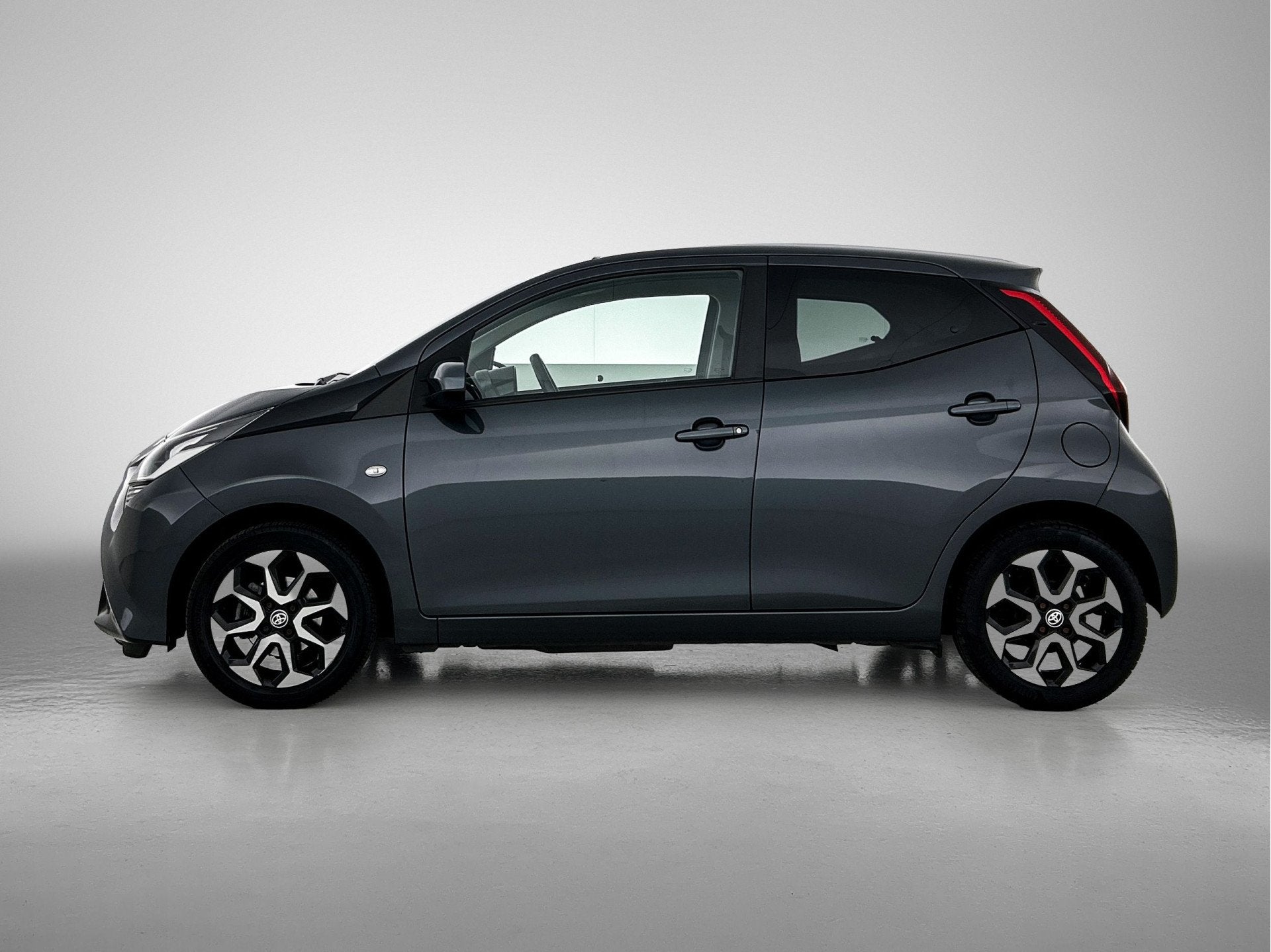 Toyota Aygo 1.0 VVT-i x-clusiv | Apple Carplay&Android Auto, Voorwielaandrijving, 12 maanden, Stof, Gebruikt