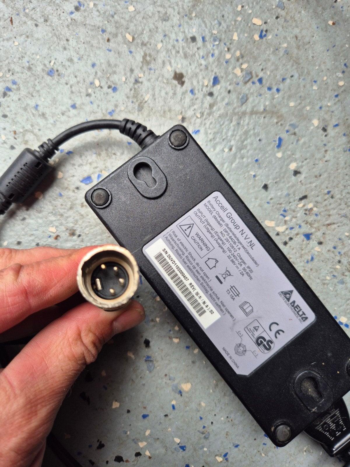 Accu lader sparta ion batavus 4pin, Ophalen of Verzenden, Gebruikt