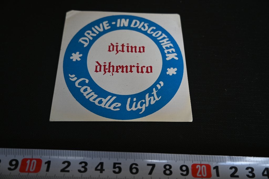 sticker Drive - In Discotheek Candle Light DJ TINO HENRICO, Ophalen, Zo goed als nieuw