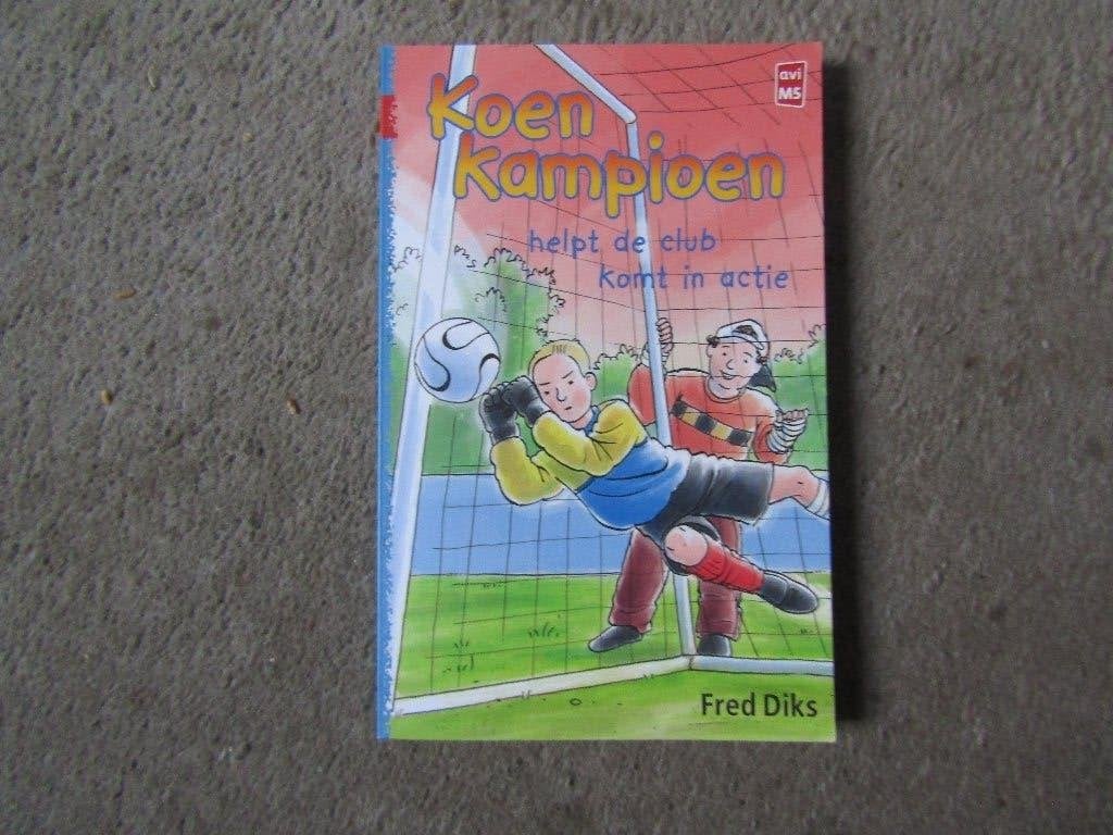 Boek: Koen Kampioen - Helft de club en komt in actie, Boeken, Kinderboeken | Jeugd | onder 10 jaar, Ophalen of Verzenden, Gelezen